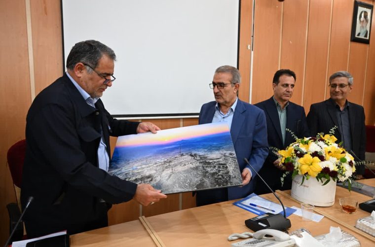دیدار مدیرعامل شرکت نفت گچساران و جمعی از مدیران شرکت بهره برداری نفت و گاز گچساران با استاندار کهگیلویه و بویراحمد 