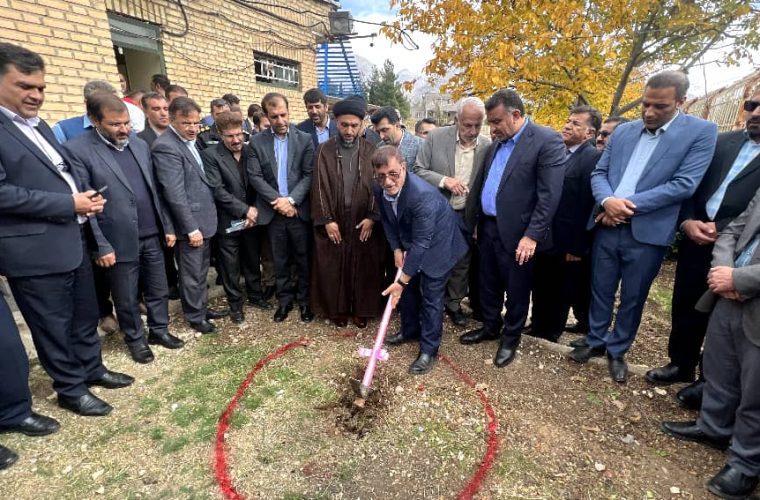 با حضور نایب رئیس کمیسیون انرژی وجمعی ازمسئولان استانی صورت گرفت : کلنگ‌زنی سایت موبایل برای ارتقاء اینترنت وآنتن دهی در شهر سی سخت