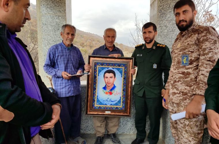 دیدار کارکنان سپاه شهرستان مارگون با خانواده شهدا دیدار کارکنان سپاه شهرستان مارگون با خانواده شهدا