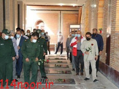 غبار روبی گلزار شهدا توسط رزمندگان پد خندق غبار روبی گلزار شهدا توسط رزمندگان پد خندق