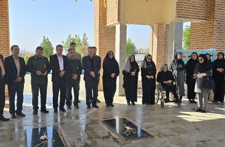 غبار روبی و عطر افشانی گلزار شهدا گمنام باشت به مناسبت گرامیداشت هفته بهزیستی غبار روبی و عطر افشانی گلزار شهدا گمنام باشت به مناسبت گرامیداشت هفته بهزیستی