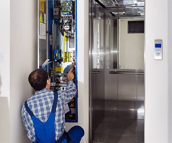 رو شدن دست شرکت آسانسور متقلب در یاسوج رو شدن دست شرکت آسانسور متقلب در یاسوج