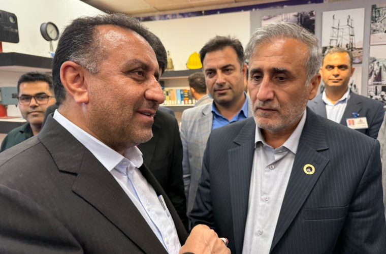 در نمایشگاه تخصصی صنعت نفت خوزستان انجام شد:دیدار مدیرعامل نفت گچساران با نائب رئیس کمسیون انرژی مجلس در نمایشگاه تخصصی صنعت نفت خوزستان انجام شد:دیدار مدیرعامل نفت گچساران با نائب رئیس کمسیون انرژی مجلس