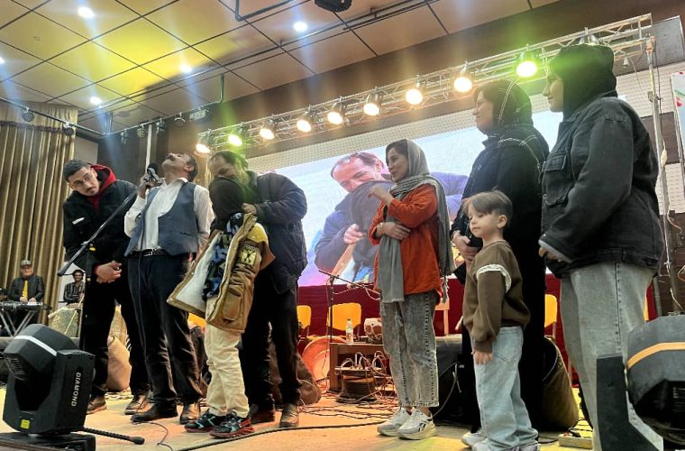 تجلیل از خانواده‌های دارای فرزند سوم در جشن بزرگ دهه فجر شرکت نفت گچساران