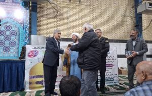 هدیه مدیرعامل نفت و گاز گچساران به نمازگزار نماز جمعه این شهرستان