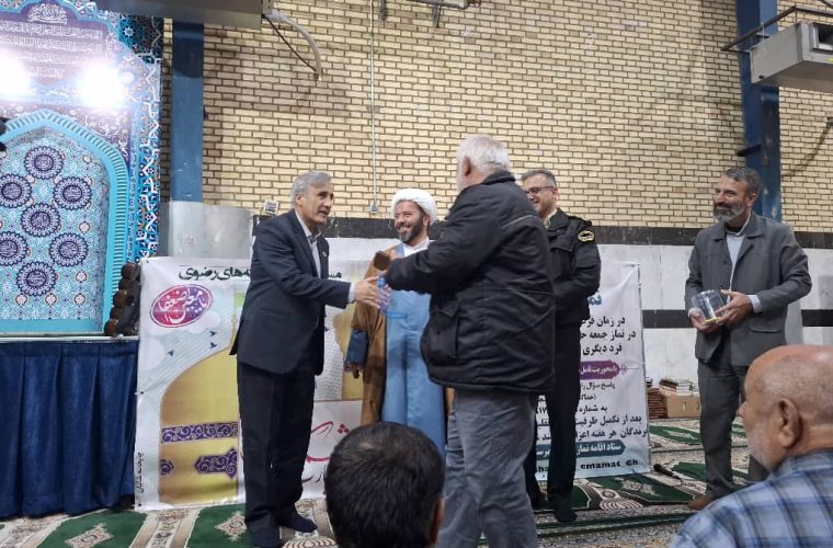 هدیه مدیرعامل نفت و گاز گچساران به نمازگزار نماز جمعه این شهرستان