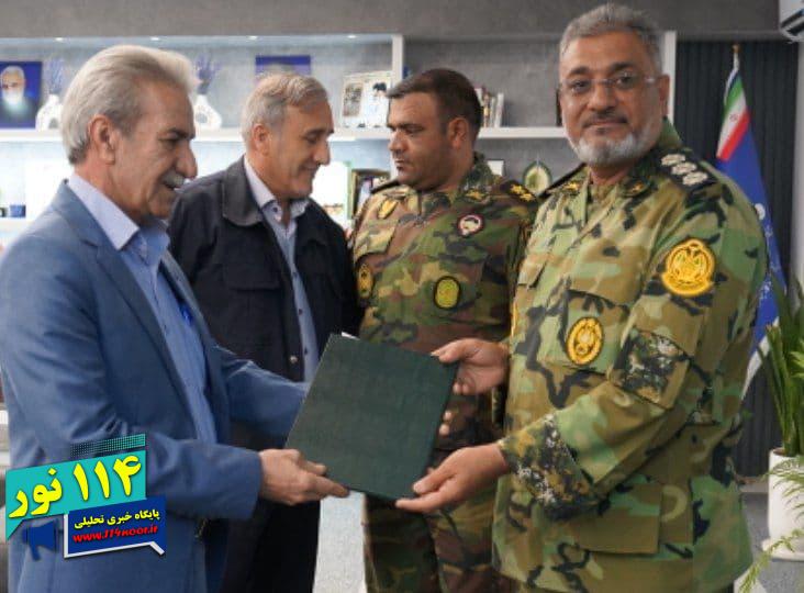 تجلیل فرمانده تیپ ۳۷ زرهی شیراز از مدیر عامل و جمعی از مدیران شرکت نفت و گاز گچساران