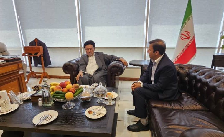 دیدار محسن ضامنفر با حجتالاسلام سید محمد موحد؛ تأکید بر توسعه زیرساختهای صنعتی و جذب سرمایهگذار در کهگیلویه و بویراحمد دیدار محسن ضامنفر با حجتالاسلام سید محمد موحد؛ تأکید بر توسعه زیرساختهای صنعتی و جذب سرمایهگذار در کهگیلویه و بویراحمد