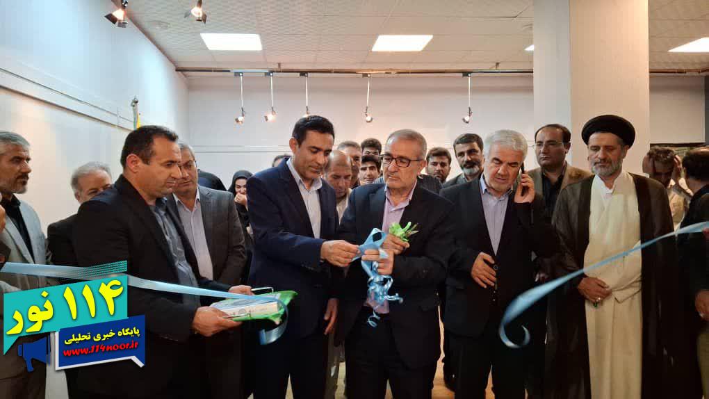 آیین گشایش نمایشگاه گروهی هنرهای تجسمی «کهن‌مرز» در نگارخانه باران یاسوج که با حضور استاندار و جمعی از مسئولان و هنرمندان: «کهن‌مرز» نماد مقاومت فرهنگی در جنگ روایت‌هاست