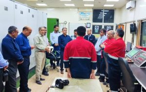 دیدار مدیرعامل نفت و گاز گچساران با کارکنان تاسیسات نفت و گاز نرگسی