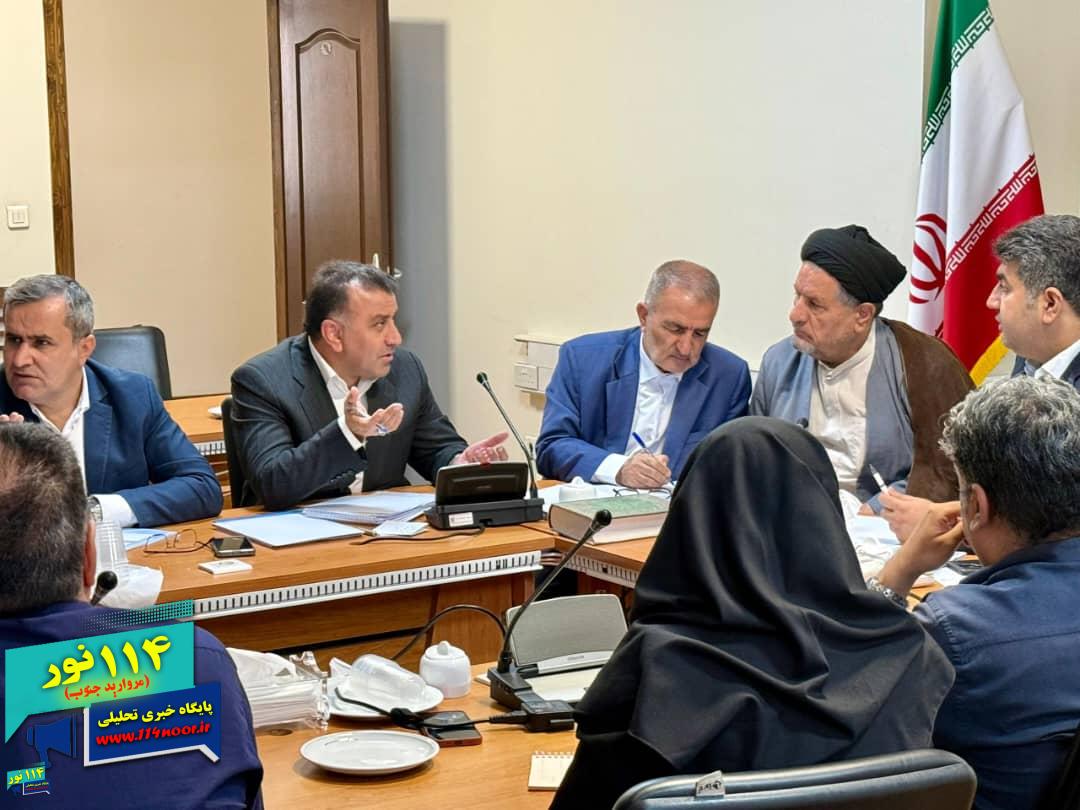 برگزاری نشست فشرده ۵ ساعته سید محمدموحد، مجمع نمایندگان و استاندار برای پروژه‌های عمرانی و سفر هیئت دولت در سازمان برنامه و بودجه کشور