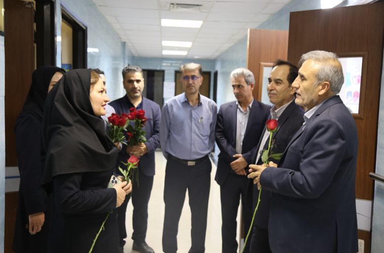 بازدید مدیرعامل شرکت نفت و گاز گچساران از بیمارستان شهدای نفت؛ تجلیل از پرستاران زحمتکش به مناسبت روز پرستار بازدید مدیرعامل شرکت نفت و گاز گچساران از بیمارستان شهدای نفت؛ تجلیل از پرستاران زحمتکش به مناسبت روز پرستار