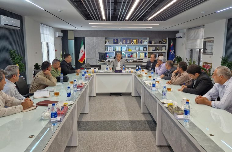 نشست سازنده مدیرعامل شرکت بهرهبرداری نفت و گاز گچساران با نمایندگان کارکنان قراردادی؛ تأکید بر پیگیری جدی مطالبات در سطوح ملی نشست سازنده مدیرعامل شرکت بهرهبرداری نفت و گاز گچساران با نمایندگان کارکنان قراردادی؛ تأکید بر پیگیری جدی مطالبات در سطوح ملی