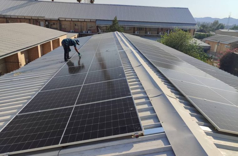 پیشگام در انرژی سبز: شرکت نفت و گاز گچساران با نصب پایلوت پنل خورشیدی ۳۵ کیلوواتی، گام بلندی به سوی پایداری برداشت پیشگام در انرژی سبز: شرکت نفت و گاز گچساران با نصب پایلوت پنل خورشیدی ۳۵ کیلوواتی، گام بلندی به سوی پایداری برداشت