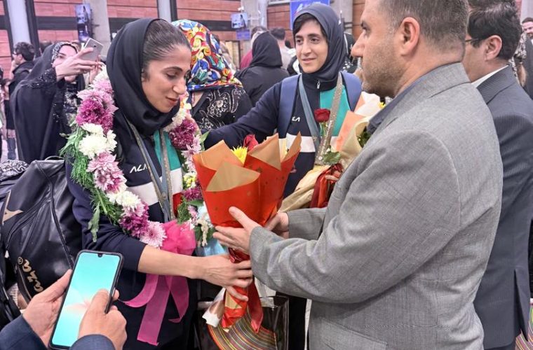 استقبال رسمی از مدال آوران المپیک ناشنوایان با حضور مسئولان فدارسیون و رئیس دفتر نماینده کهگیلویه بزرگ