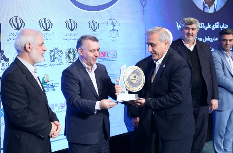 درخشش گچساران در پایتخت؛ دکتر علیاکبر حافظینیا تندیس زرین مدیر سال ۱۴۰۴ را دریافت کرد درخشش گچساران در پایتخت؛ دکتر علیاکبر حافظینیا تندیس زرین مدیر سال ۱۴۰۴ را دریافت کرد