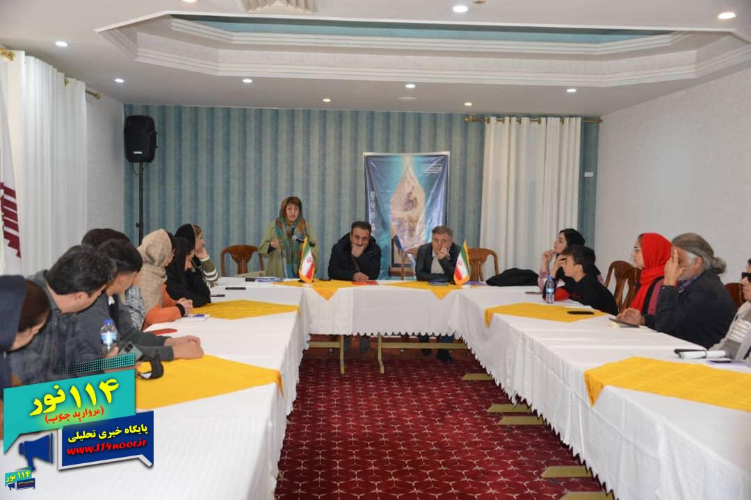 در حاشیه روز نخست یازدهمین جشنواره منطقه‌ای تئاتر خلیج فارس در یاسوج؛ کارگاه بازیگری «تئاتر فراگیر» استاد امیرحسین نوروزی با حضور توان‌خواهان استان برگزار شد 