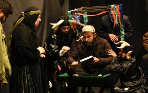 در نخستین روز جشنواره منطقه‌ای تئاتر خلیج فارس ؛«مرگ در می‌زند» و «برنو» پذیرای مخاطبان جشنواره تئاتر خلیج فارس در یاسوج شدند 