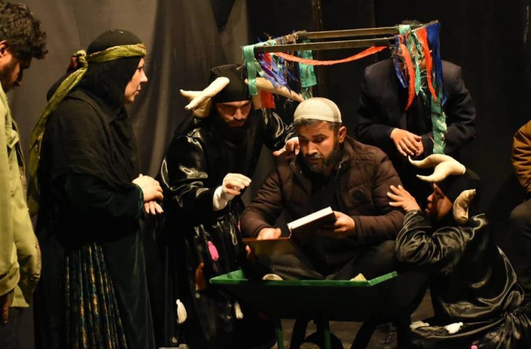 در نخستین روز جشنواره منطقه‌ای تئاتر خلیج فارس ؛«مرگ در می‌زند» و «برنو» پذیرای مخاطبان جشنواره تئاتر خلیج فارس در یاسوج شدند 